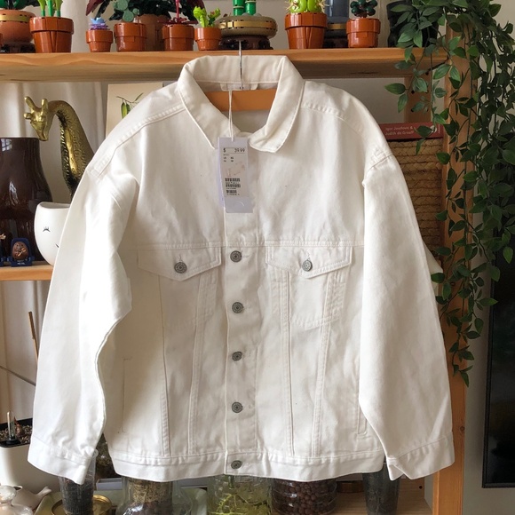 NWT H & M White Denim Jacket. Size XS. NEW - Picture 4 of 8